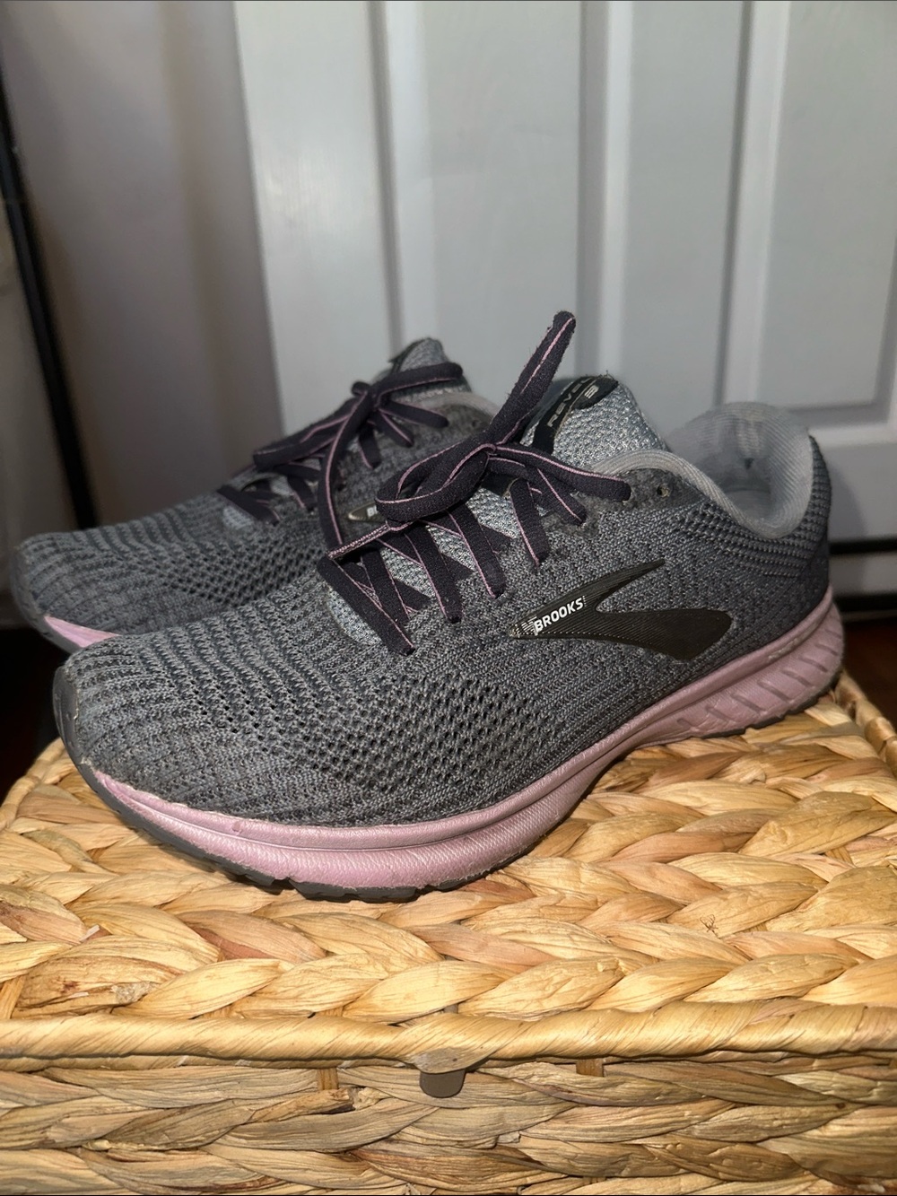 Brooks Women's Gray Knit Running Sneakers with Pink Midsole Accent